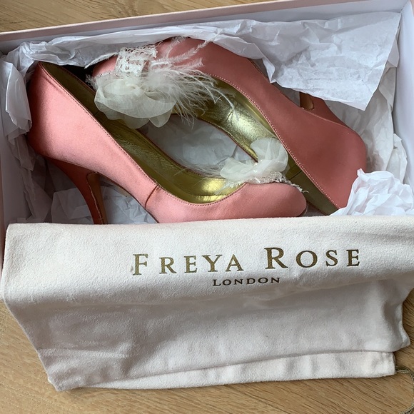 🦄 Freya Rose satin heels with romantic feather accent - Picture 5 of 12